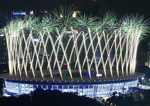 ஆசியப் போட்டி தொடக்க விழாவை முன்னிட்டு நடைபெற்ற வாணவேடிக்கை.