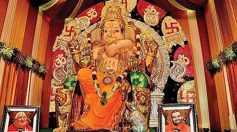 70 கிலோ தங்கம்.. 350 கிலோ வெள்ளி.. 264 கோடி ரூபாய் இன்ஷ்யூரன்ஸ்: மும்பையின் அசத்தல் பிள்ளையார் 