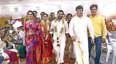 எல்லாவற்றையும் கடந்தது அன்பு மட்டுமே!