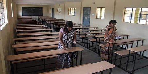 இந்தியாவில் 13,500 கிராமங்களில் பள்ளிகள் இல்லை - அதிர்ச்சியளிக்கும் ஆய்வுத் தகவல்