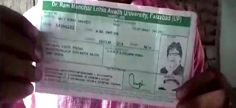 மாணவருக்கு அமிதாப் பச்சன் படத்துடன் தேர்வு அனுமதிச் சீட்டு: பரிதாப பல்கலைக்கழகம்   