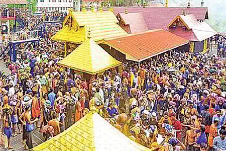 பெண்களும் சபரிமலையில் வழிபடலாம்: உச்ச நீதிமன்றம் அதிரடி தீர்ப்பு