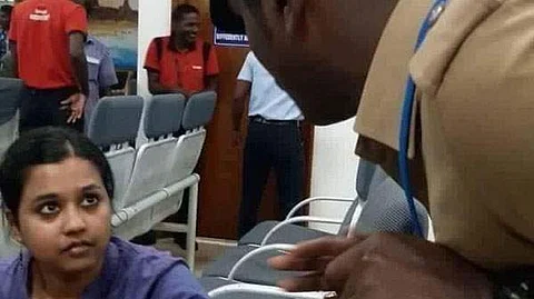 சோபியாவின் கோஷம் கருத்துச் சுதந்திரமா? அநாகரீகமா?
