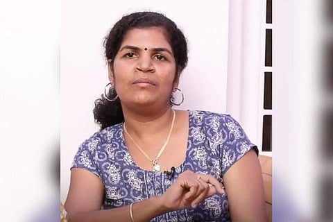 சபரிமலைக்குச் சென்று திரும்பிய பெண் மீது மாமியார் தாக்குதல்: மருத்துவமனையில் அனுமதி  
