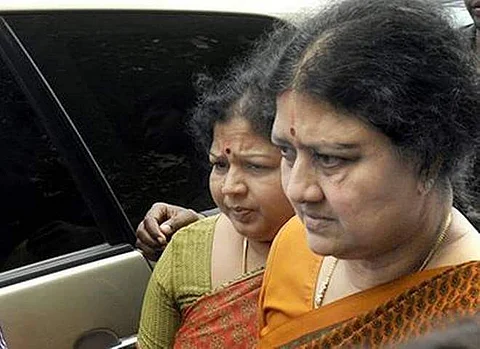 பெங்களூரு சிறையில் சசிகலாவுக்கு சிறப்பு சலுகைகள் கிடைத்தது உண்மைதான்: விசாரணைக்குழு அறிக்கை 