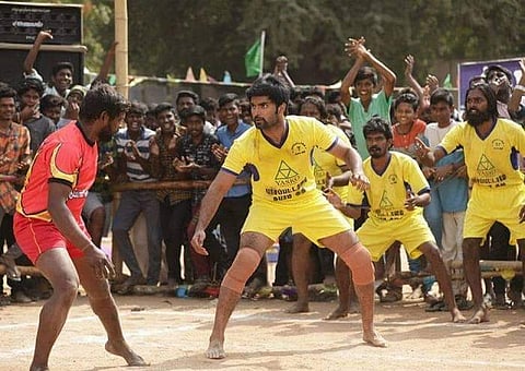 அஜித் ரசிகராக அதர்வா ஆடும் ‘குருதி ஆட்டம்’ 