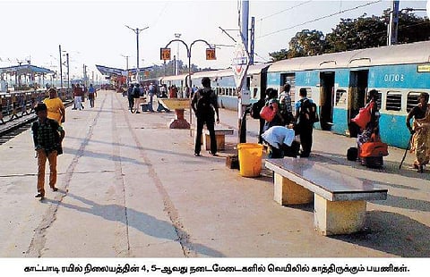 அதிக வருவாய் ஈட்டும் காட்பாடி ரயில் நிலையத்தில் மேற்கூரைகள் இல்லாத அவலம்: பயணிகள் அவதி