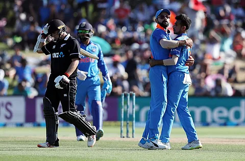 கைக்கு அருகில் தொடர் வெற்றி: பந்துவீச்சில் மீண்டும் அசத்திய இந்தியாவுக்கு 244 ரன்கள் வெற்றி இலக்கு!