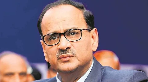 சிபிஐ இயக்குநர் பதவியில் இருந்து மாற்றப்பட்ட அலோக் வர்மா ராஜினாமா