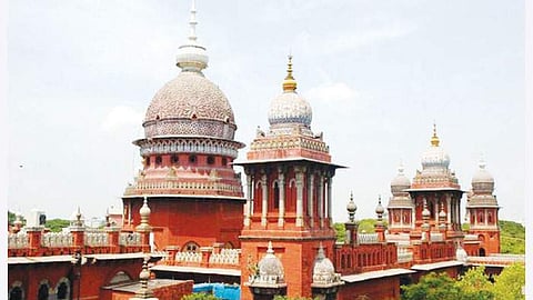 மது குடித்தவர்களுக்கு இழப்பீடு; பணியில் உயிரிழந்தவர்களுக்கும் வழங்கலாம்: உயர்நீதிமன்றம் கருத்து