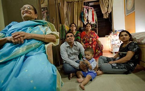 கவனித்தீர்களா? சின்னத்திரை சீரியல்களில் தொடர்ந்து பின்பற்றப்படும் இந்த முறைகெட்ட வழக்கத்தை!