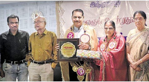 சென்னையில் நடைபெற்ற மாலன் நேர்காணல் நூல் வெளியீட்டு விழாவில்  அந்திமழை இதழ் நிறுவனர் இளங்கோவன், பத்திரிகையாளர்கள் யுவகிருஷ்ணா, சுதாங்கன்,  எழுத்தாளர் மாலன், அவரது மனைவி சரஸ்வதி, 