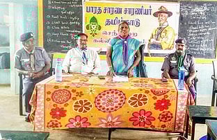 சாரண,சாரணிய ஆசிரியா்களுக்கான ஒரு நாள் பயிற்சி முகாமை தொடக்கி வைத்து பேசுகிறாா் செந்துறை கல்வி மாவட்ட அலுவலா் மணிமொழி.