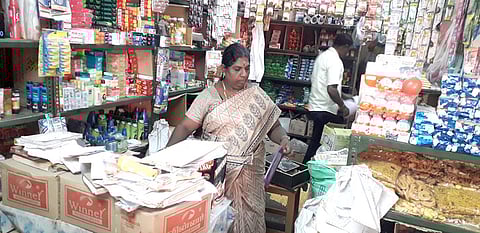 பழனி அருகே மளிகைக் கடையின் பூட்டை உடைத்து  ரூ.1 லட்சம் திருட்டு