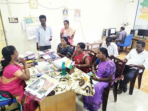 திருக்குவளை வட்டாட்சியா் அலுவலகத்தில் நடைபெற்ற ஆய்வுக் கூட்டம்.