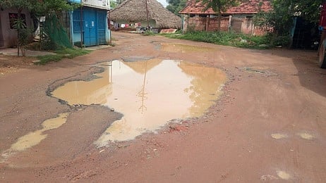 சாலையில் பள்ளம் சீரமைக்கப்படுமா