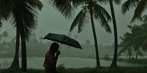 கனமழை எதிரொலி: கேரளாவில் 2 நாட்களுக்கு 'ஆரஞ்சு அலர்ட்' விடுப்பு