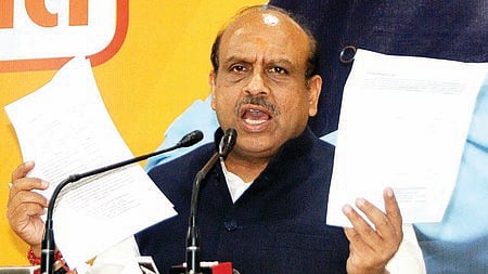 சட்டப்பேரவை எதிா்க்கட்சித் தலைவா் விஜேந்தா் குப்தா.