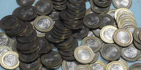 முதியவரின் வயிற்றில் 187 நாணயங்கள்: நடந்தது என்ன?