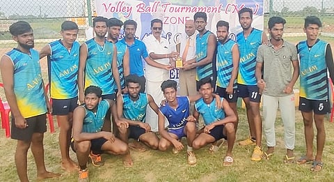 மண்டல கைப்பந்து போட்டி: ஆலிம் முகமது சதக் கல்லூரி சாம்பியன்