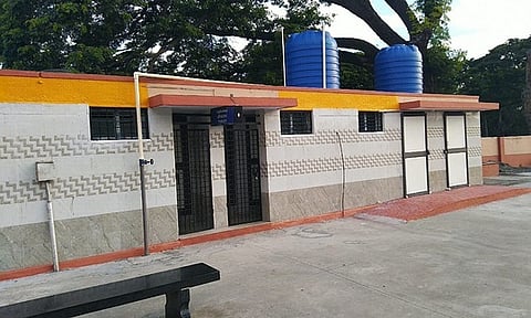 பொம்மிடி ரயில் நிலையத்தில் பூட்டிக் கிடக்கும் கழிப்பறைகள்.