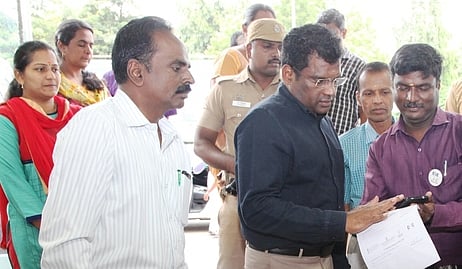 பொருளாதார கணக்கெடுப்புப் பணியை தொடக்கி வைத்த மாவட்ட ஆட்சியா் கே.எஸ்.கந்தசாமி.