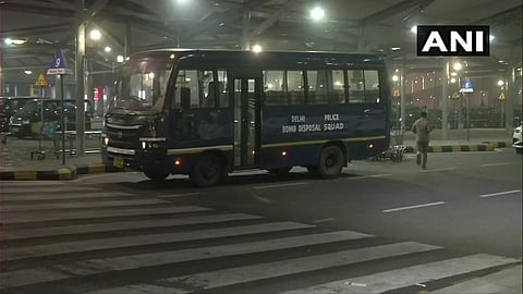 தில்லி விமான நிலையத்தில் இருந்த மர்ம பையில் வெடிபொருள் இருப்பது கண்டுபிடிப்பு: பதற்றம்