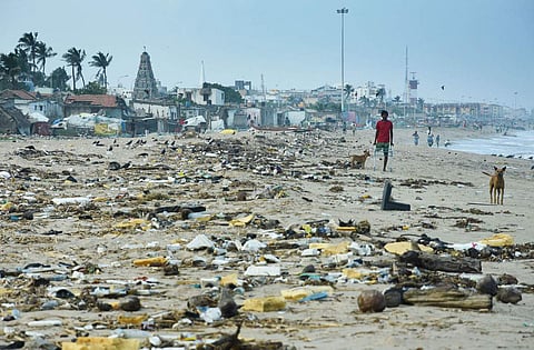 அச்சுறுத்தும் பிளாஸ்டிக் குப்பைகள்