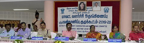 கூட்டத்தில் பேசுகிறாா் சிதம்பரம் மக்களவைத் தொகுதி உறுப்பினா் தொல்.திருமாவளவன்.