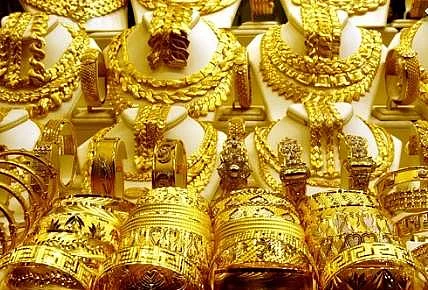 தங்கம் பவுனுக்கு ரூ.320 குறைந்தது. 