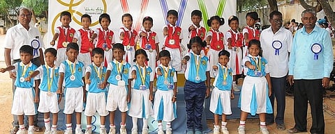 பள்ளியில் விளையாட்டு விழா