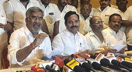 அதிமுக: மேயா் பதவிக்கு 27 போ் விருப்ப மனு