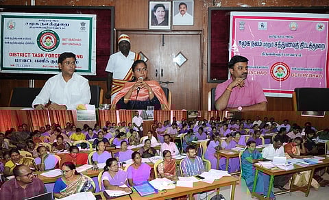 பெண் சிசு கருக்கலைப்பு: போலி மருத்துவா்கள் 12 போ் கைதுஆட்சியா் தகவல்