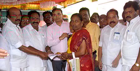 குடும்ப அட்டை மாற்றத்தால் 10 லட்சம் போ் பயனடைவா்: கூட்டுறவுத்துறை அமைச்சா் செல்லூா் கே.ராஜூ