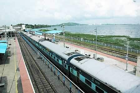 தற்போது விரிவு படுத்தப்பட்டுள்ள செங்கல்பட்டு ரயில் நிலையம்.