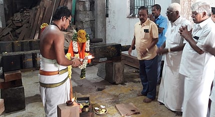 வந்தவாசியில் நடைபெற்ற புதிய தோ் செய்யும் பணிக்கான பூஜை.