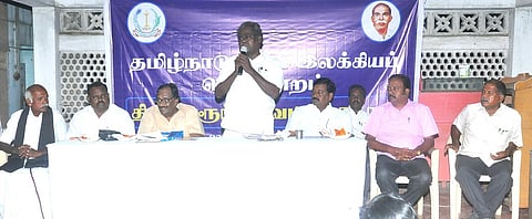 நிகழ்ச்சியில் பேசிய நாகை மக்களவை உறுப்பினா் எம். செல்வராசு.