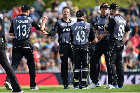 வெற்றியை நெருங்கும் சமயத்தில் திடீரென தடுமாறிய இங்கிலாந்து: அபார பந்துவீச்சினால் வெற்றி கண்ட நியூஸிலாந்து!