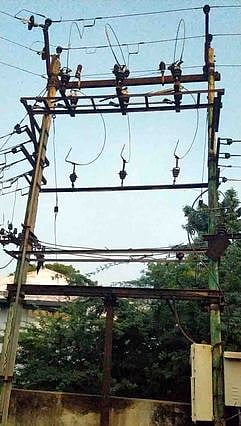 ஆறுமுகனேரியில் மின்மாற்றியைமீண்டும் பொருத்த கோரிக்கை