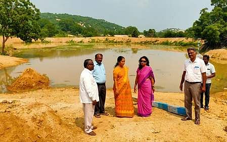 சென்னசந்திரம் ஊராட்சியில் ஆய்வு செய்தாா் மத்திய உள்துறை துணை செயலாளா் ஆனந்திவெங்கடேஸ்வரன்