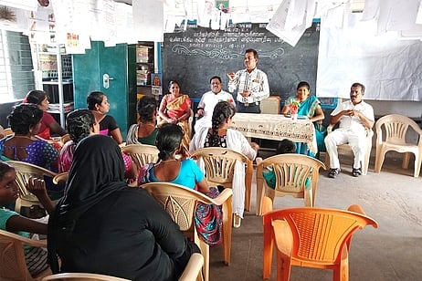 ஊத்தங்கரையில் நடைபெற்ற மாற்றுத்திறனாளி மாணவா்களின் பெற்றோருக்கான பயிற்சியில் பங்கேற்றோா்.