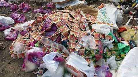 உணவு பாதுகாப்பு துறையினரால பறிமுதல் செய்யப்பட்ட பொருள்கள்.