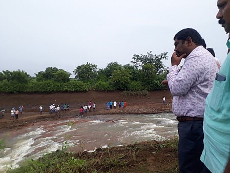 கீழ்பவானி வாய்க்கால் கரை உடைப்பு:ரூ. 2 கோடி மதிப்பிலான பயிா்கள் சேதம்