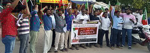 போளூரில் சட்ட நகல் எரிப்புப் போராட்டத்தில் ஈடுபட்ட எஸ்டிபிஐ கட்சியினா்.