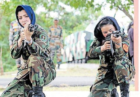 422 பெண் ராணுவ அதிகாரிகளுக்கு நிரந்தர பணிக்கால சேவை