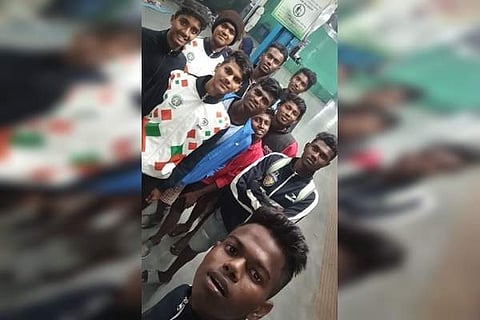 மேற்கு வங்க வன்முறை களத்தில் சிக்கித் தவிக்கும் தமிழக கால்பந்து அணி