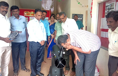 நாளை சூரிய கிரகணம் : காரைக்குடியில் கண்டுகளிக்க தொலைநோக்கி ஏற்பாடு