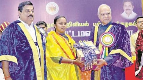 18 விருதுகள் பெற்று சாதனை !