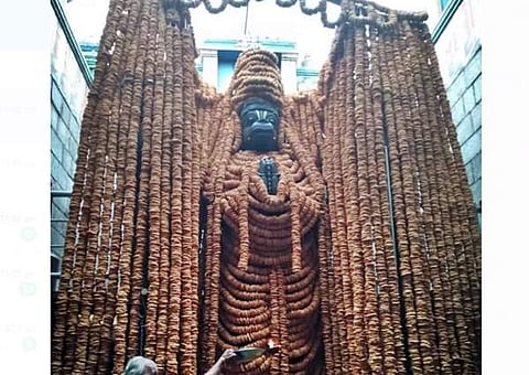 அனுமன் ஜயந்தி: நாமக்கல் ஆஞ்சனேயருக்கு  ஒரு லட்சத்து 8 வடை மாலை அலங்காரம்