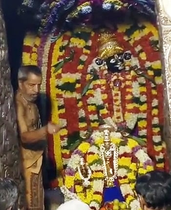 சிறப்பு  அலங்காரத்தில்  அருள்பாலித்த   அனுமந்தராயா்.